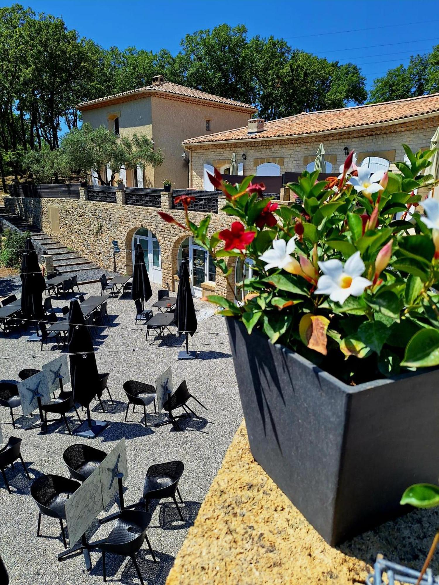 Domaine De La Mautanne Aparthotel Sainte-Tulle Exterior photo
